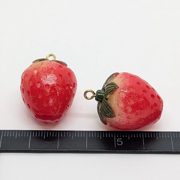 楽天市場】イチゴ チャーム 24mm 2個 大きめ アクリルチャーム リアル