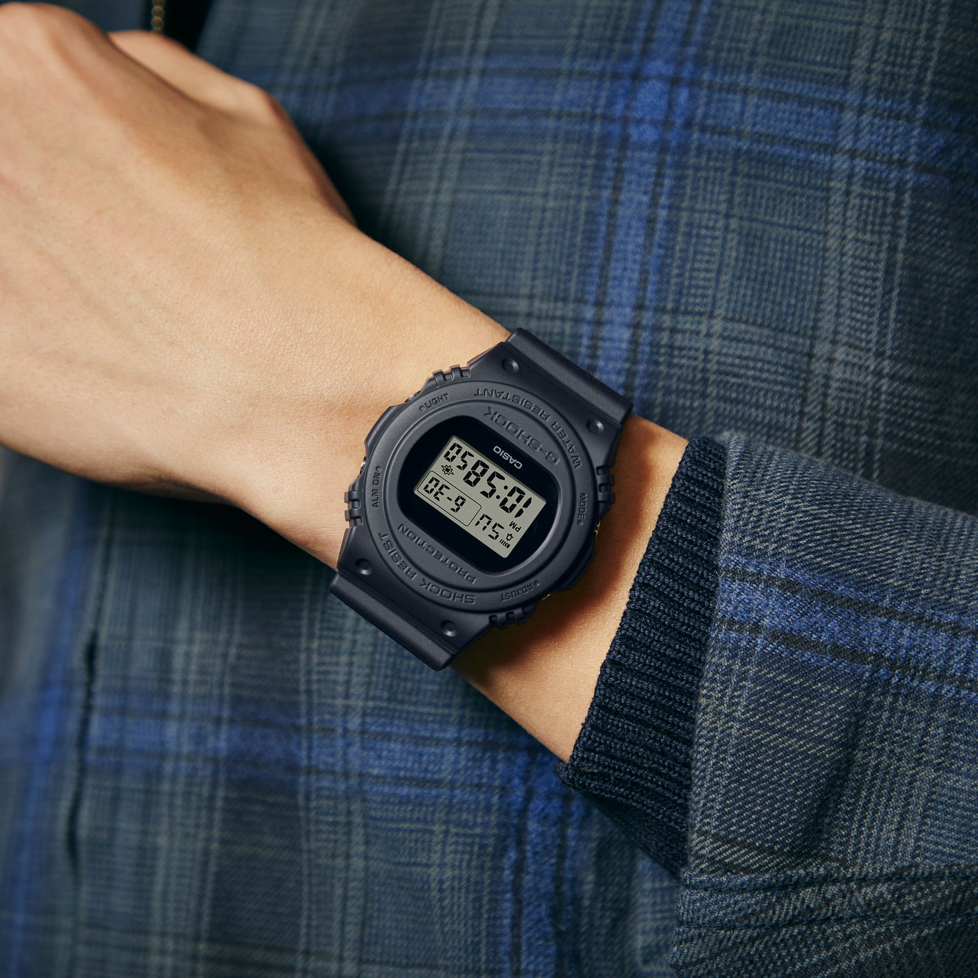 楽天市場】カシオ CASIO Gショック G-SHOCK 5600 SERIES DWE-5657RE