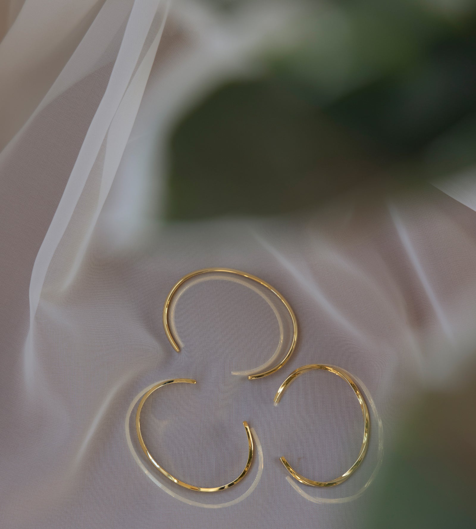 TWIST BANGLE - tsui