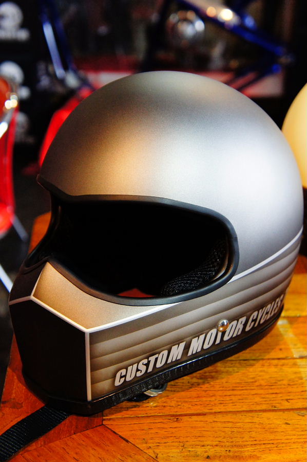 大好評のサードアイさんとのコラボヘルメットが再入荷しマッチョ