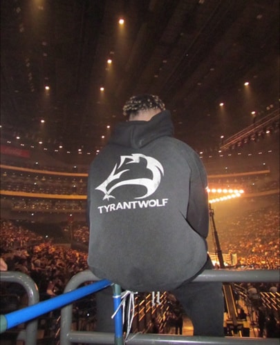 TYRANTWOLF HOODIES of TYRANTWOLF 公式オンラインストア 篠塚辰樹