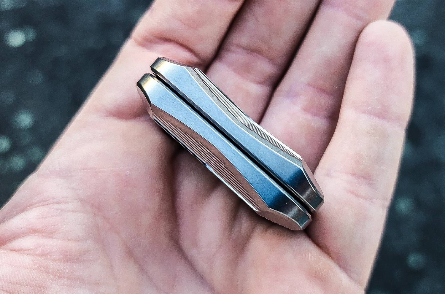 ToadX™ 3-Click - Titanium Slider (Pre-order) – Magnus Store