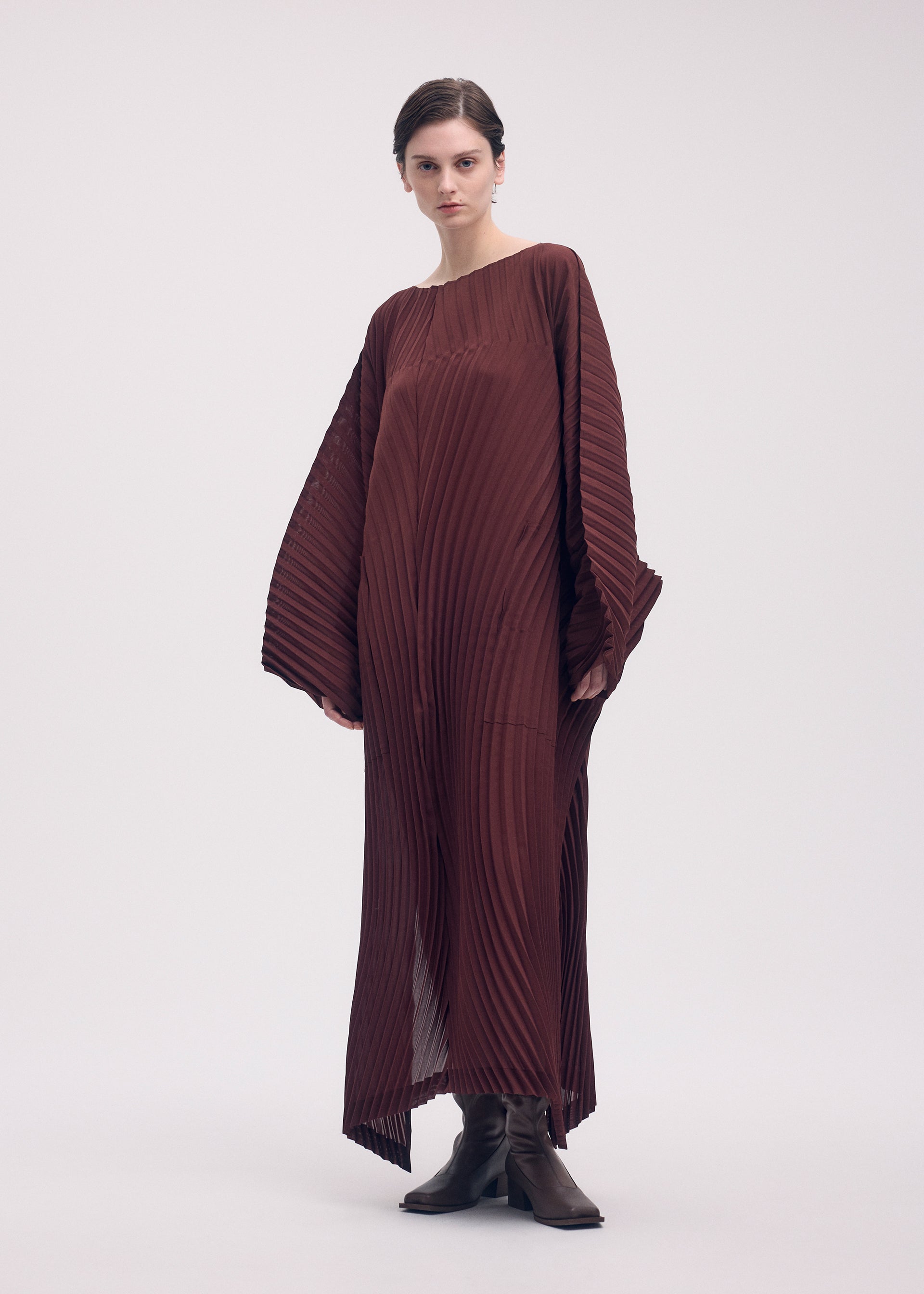 WAVE PLEATS Dress Red – The official ISSEY MIYAKE ONLINE STORE