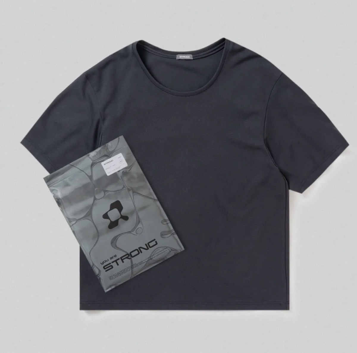 STRONG 新作ショート丈パックTシャツが国内8月9日より発売 | UP TO DATE