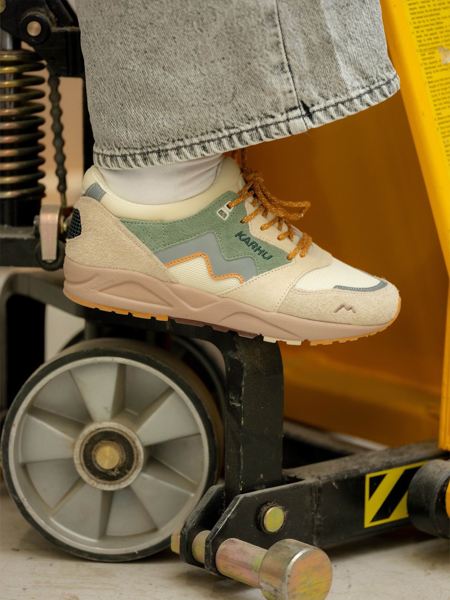 Karhu Aria 95 Mölkky pack Turtledove / Iceberg Green - Sneakers