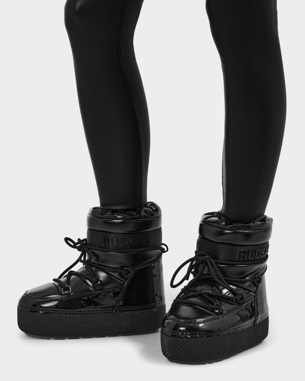 RUDSAK MACE Women's Water-Repellent Short Moon Boots - Warm & Chic