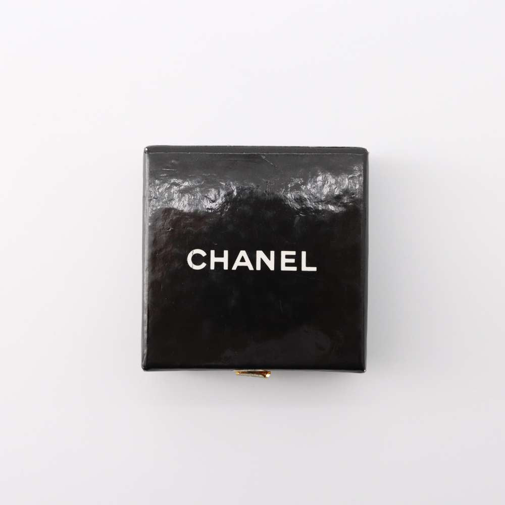 CHANEL ココマーク マトラッセ ブローチ – VALTIQUE VINTAGE TOKYO