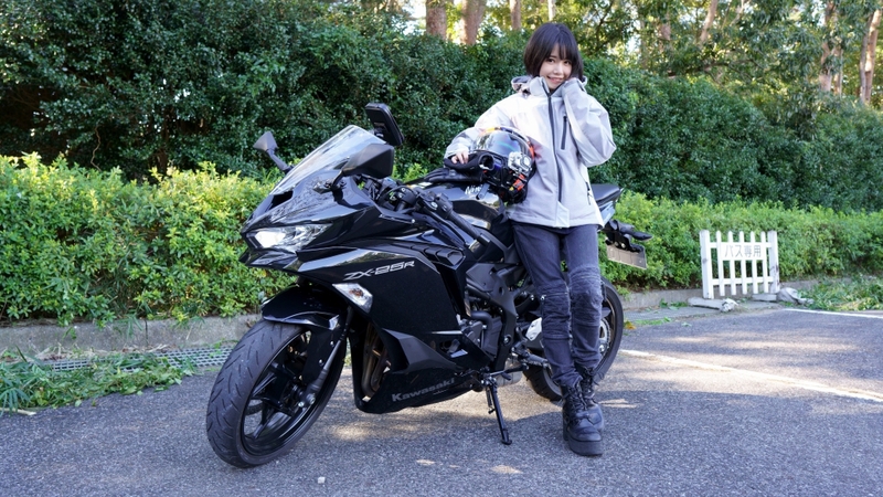 バイク女子・美環、Ninja ZX-25Rに乗って忍者の修行をしにいく（アスキー）