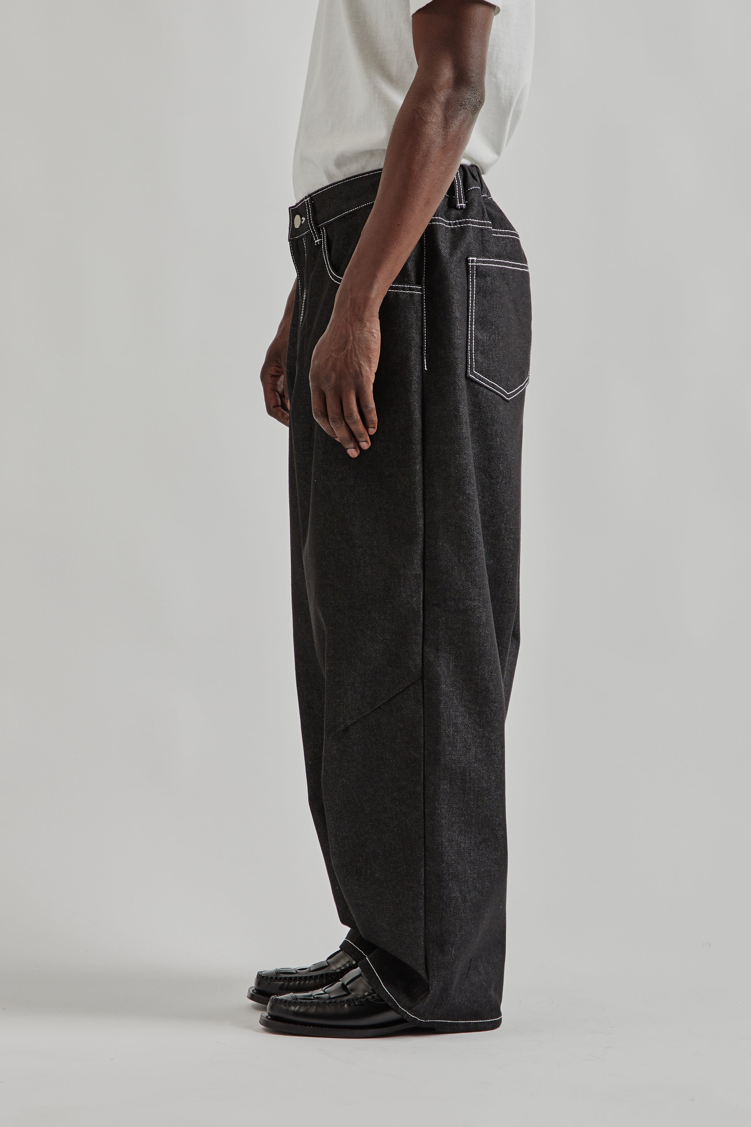 Estudio Niksen Raw Denim Balloon Jeans - Black Raw Denim | Wallace