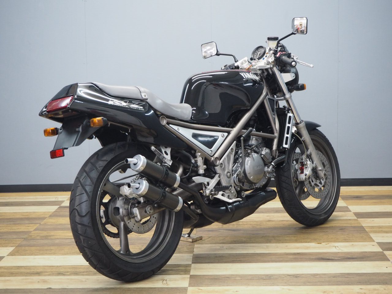 YAMAHA R1-Z -実は250ネイキッドのハシリ？ 時代を先取ったお洒落