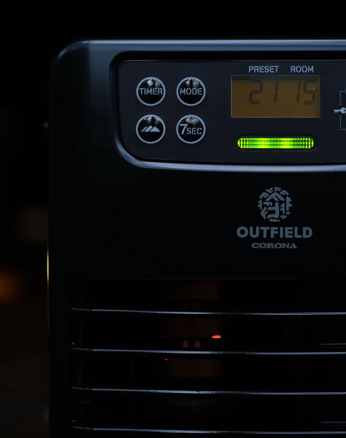 CORONA OUTFIELD特設ページ|NIGHT BLACK EDITION|ポータブル電源対応