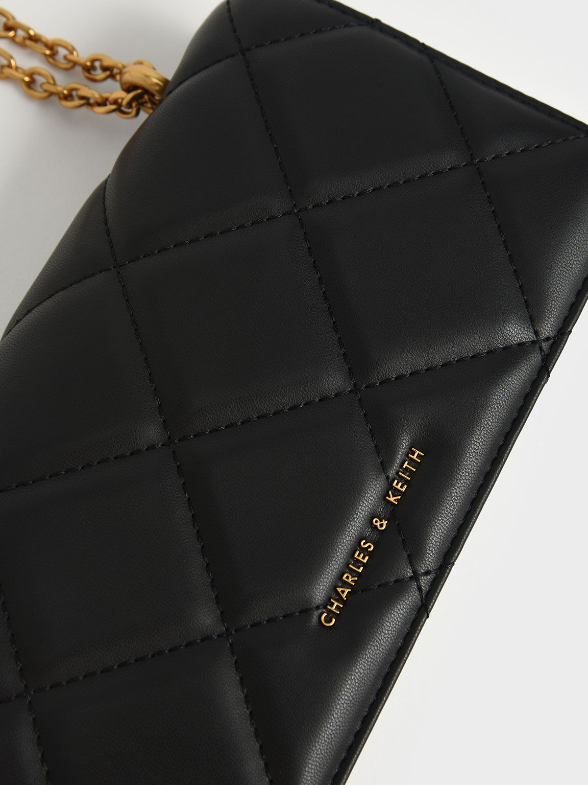 Black Paffuto Quilted Wallet On Chain - Black - CHARLES & KEITH US
