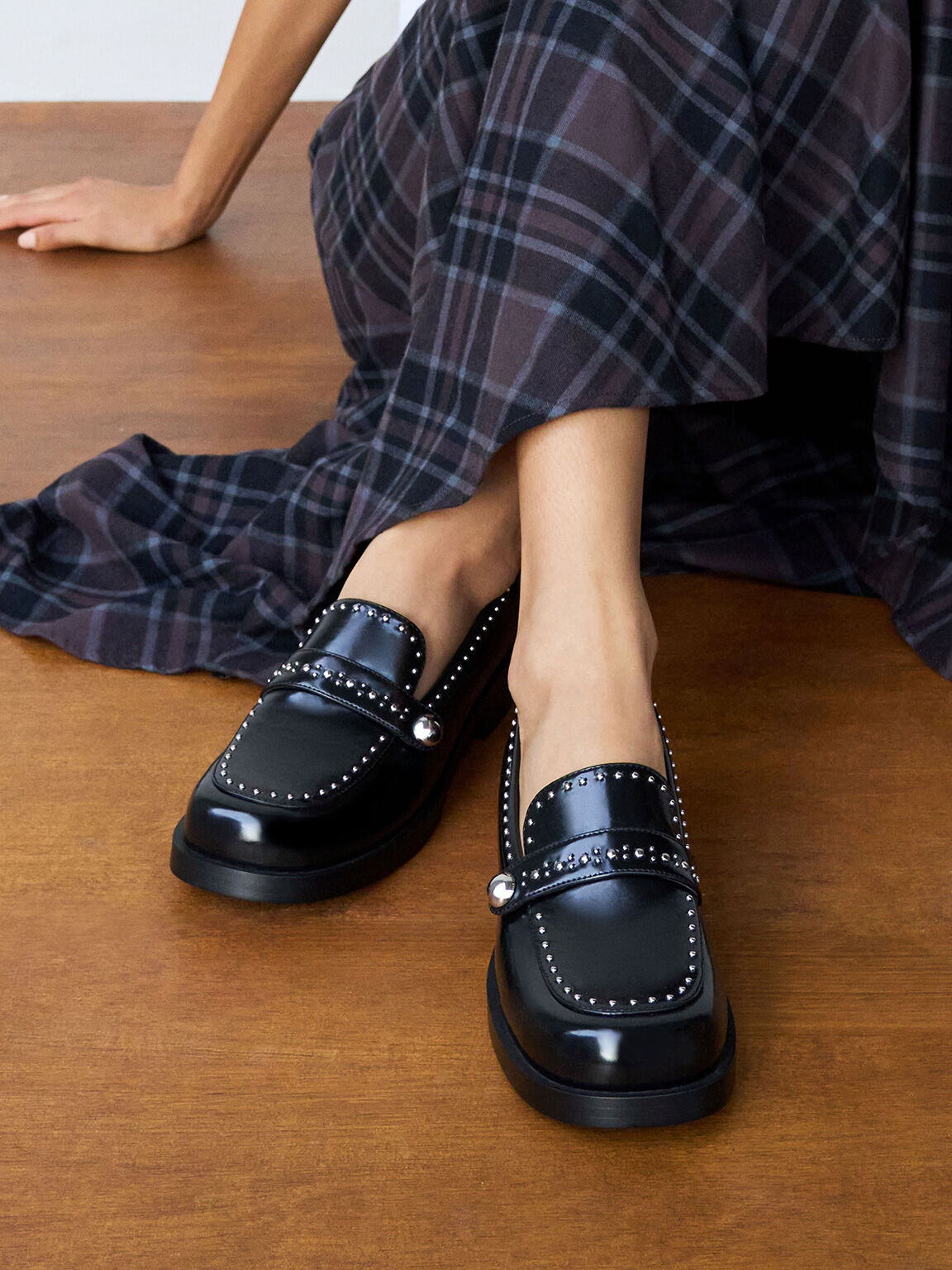 スタッズ ローファー - ブラックボックス | CHARLES & KEITH