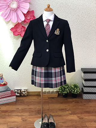 ポンポネット 紺ブレザーとモーブピンクネクタイのスーツ 150