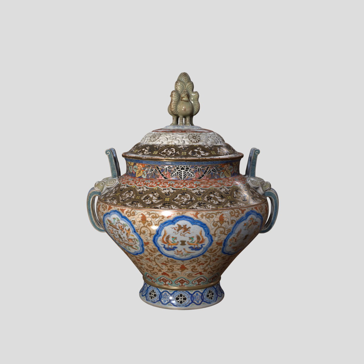 岐阜現代陶芸美術館 | 3Dコレクションギャラリー | 染付上絵桐鳳凰文透