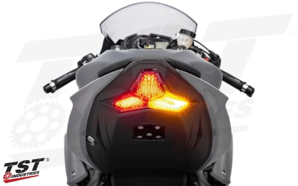 TST Industries ZX-6R (19-)ウィンカー内蔵LEDテールライト｜AxxL