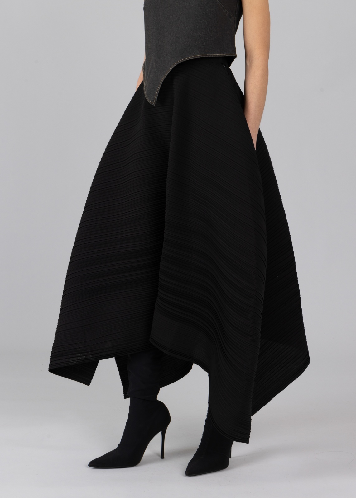 ESTHE - Asymmetrical Pleated Skirt - Black