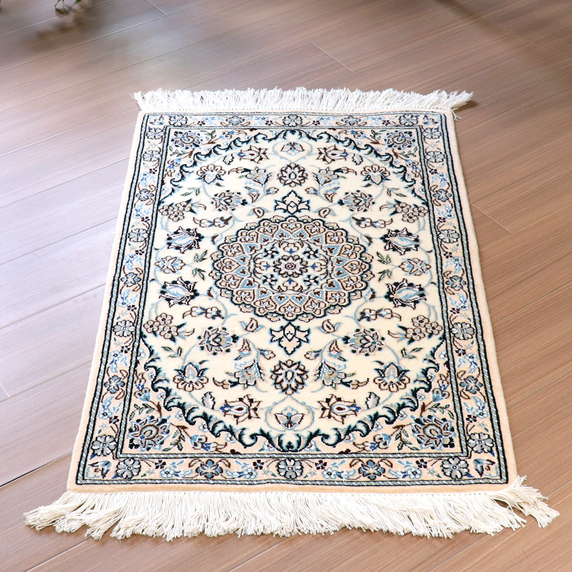 ペルシャ絨毯 ナイン産 9L 96×64cm 花のアラベスク アイボリー 玄関