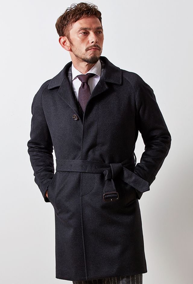 チャコールグレーコート・無地のコーディネート（Cloth Ermenegildo