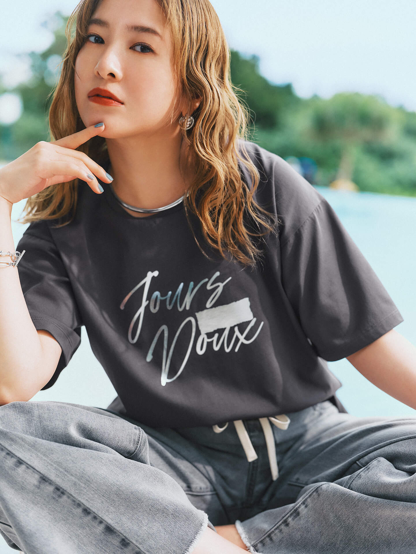 吉高由里子・宮沢氷魚がまとう 光沢感で高見えする リッチクリーンTee