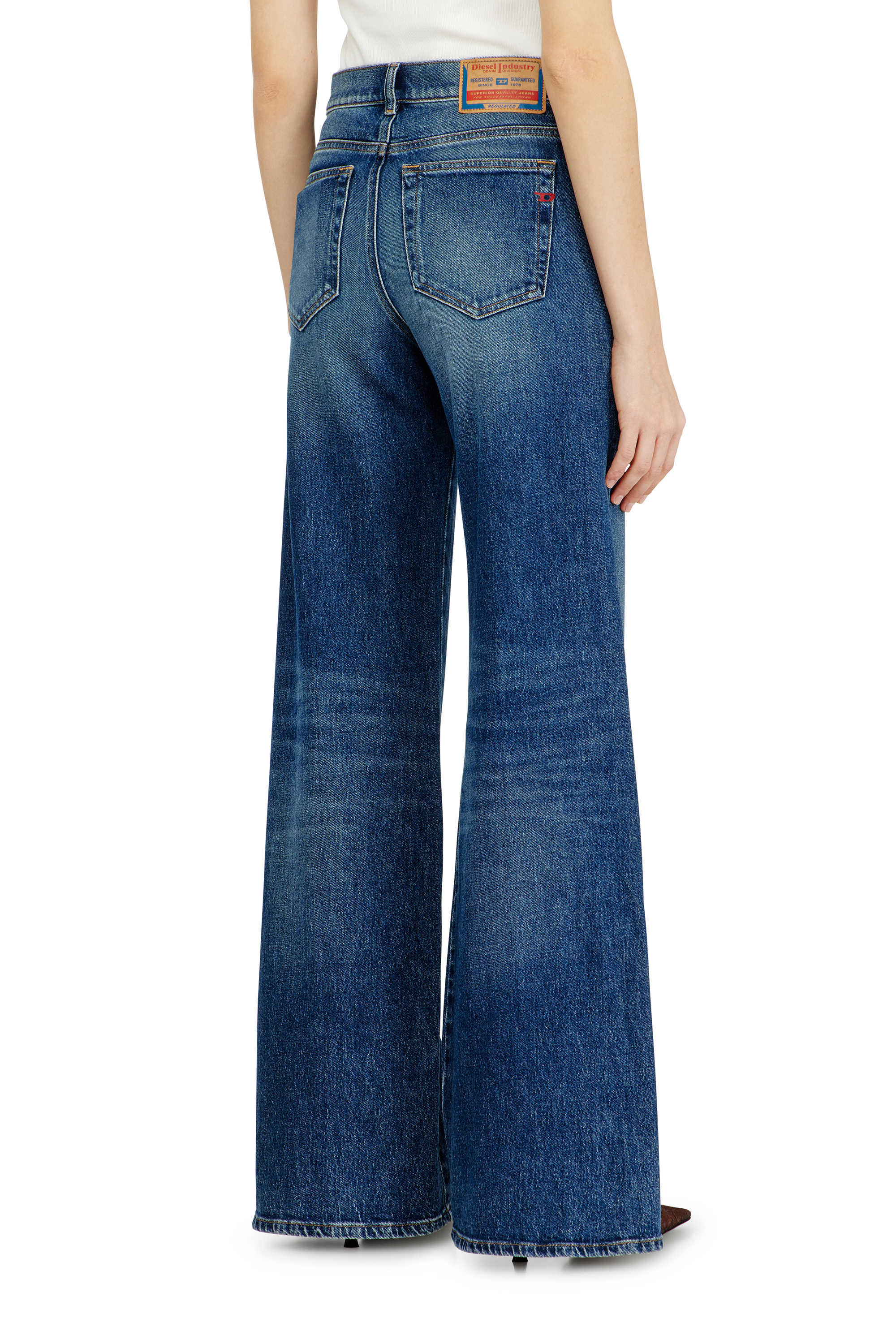 Diesel ウィメンズ デニム D-Akii ブーツカット フレア ジーンズ