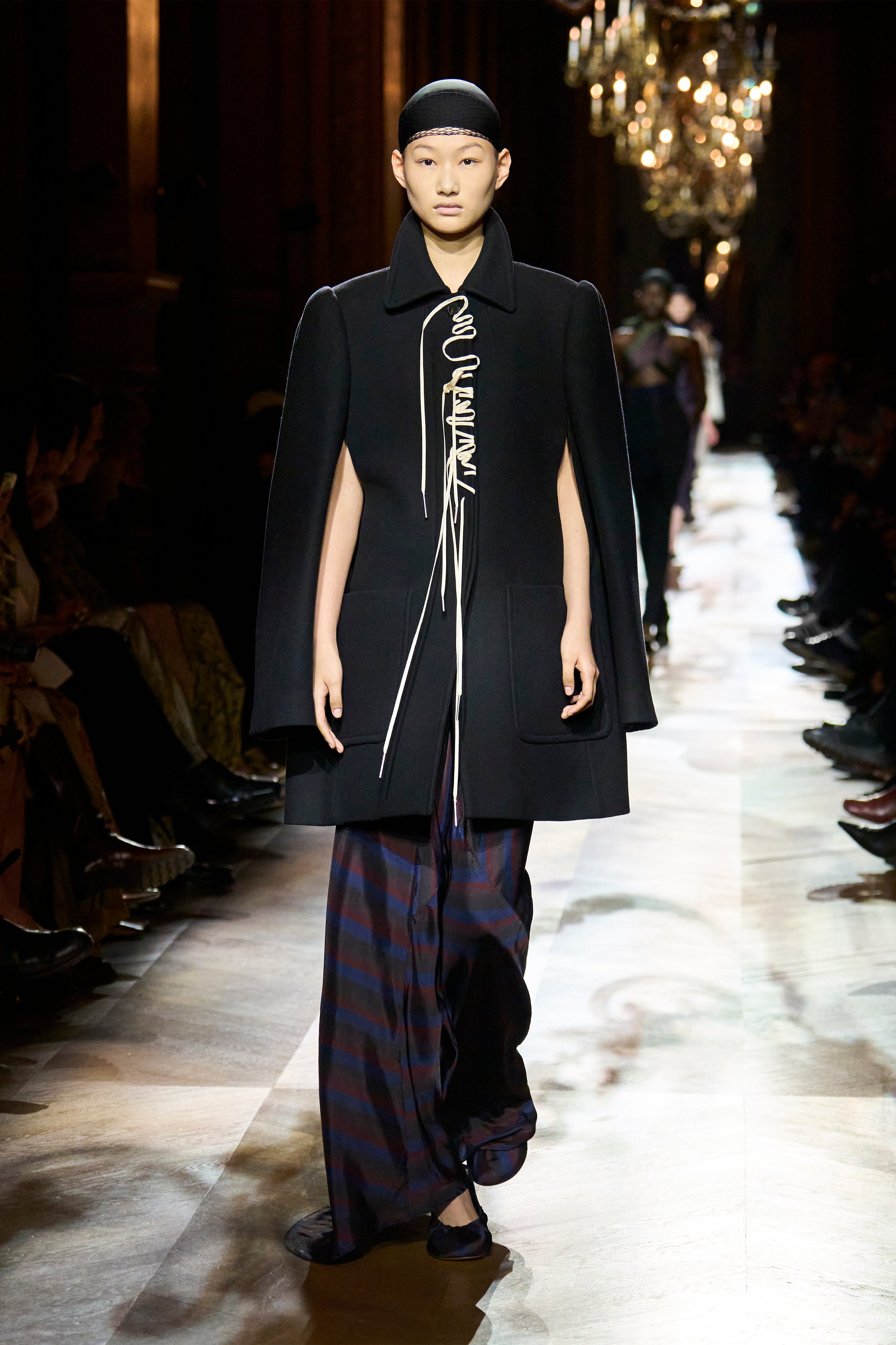 AW 25-26 ウィメンズを表示 | Dries Van Noten