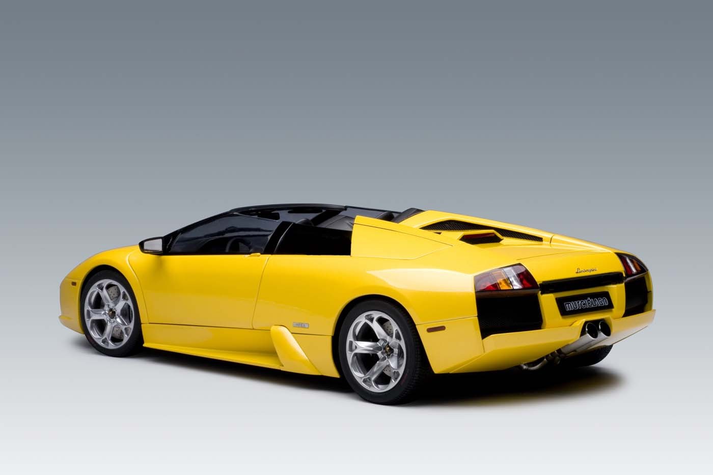AUTOart die-cast model Metalic Yellow Lamborghini Murcielago
