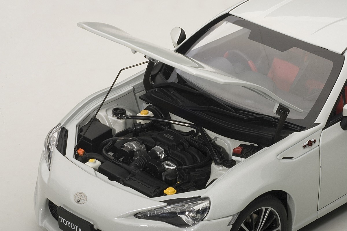 White Toyota 86 GT Limited Asian Version/RHD Pearl AUTOart 78773