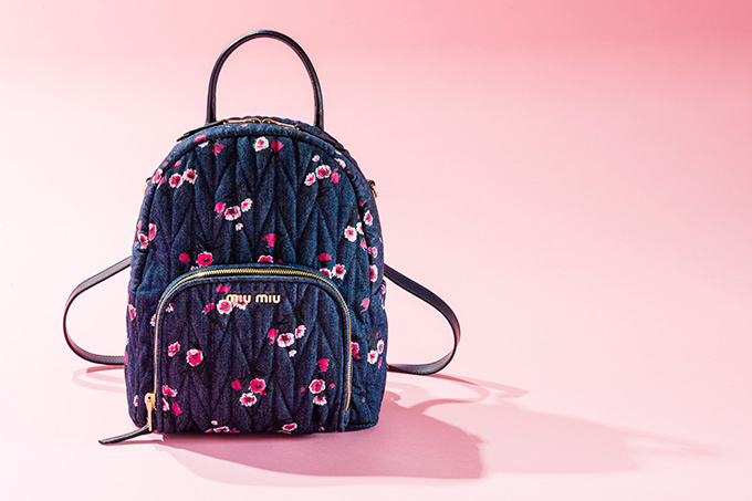 ミュウミュウ、日本限定花柄デニムバッグや小物を先行販売 - 阪急