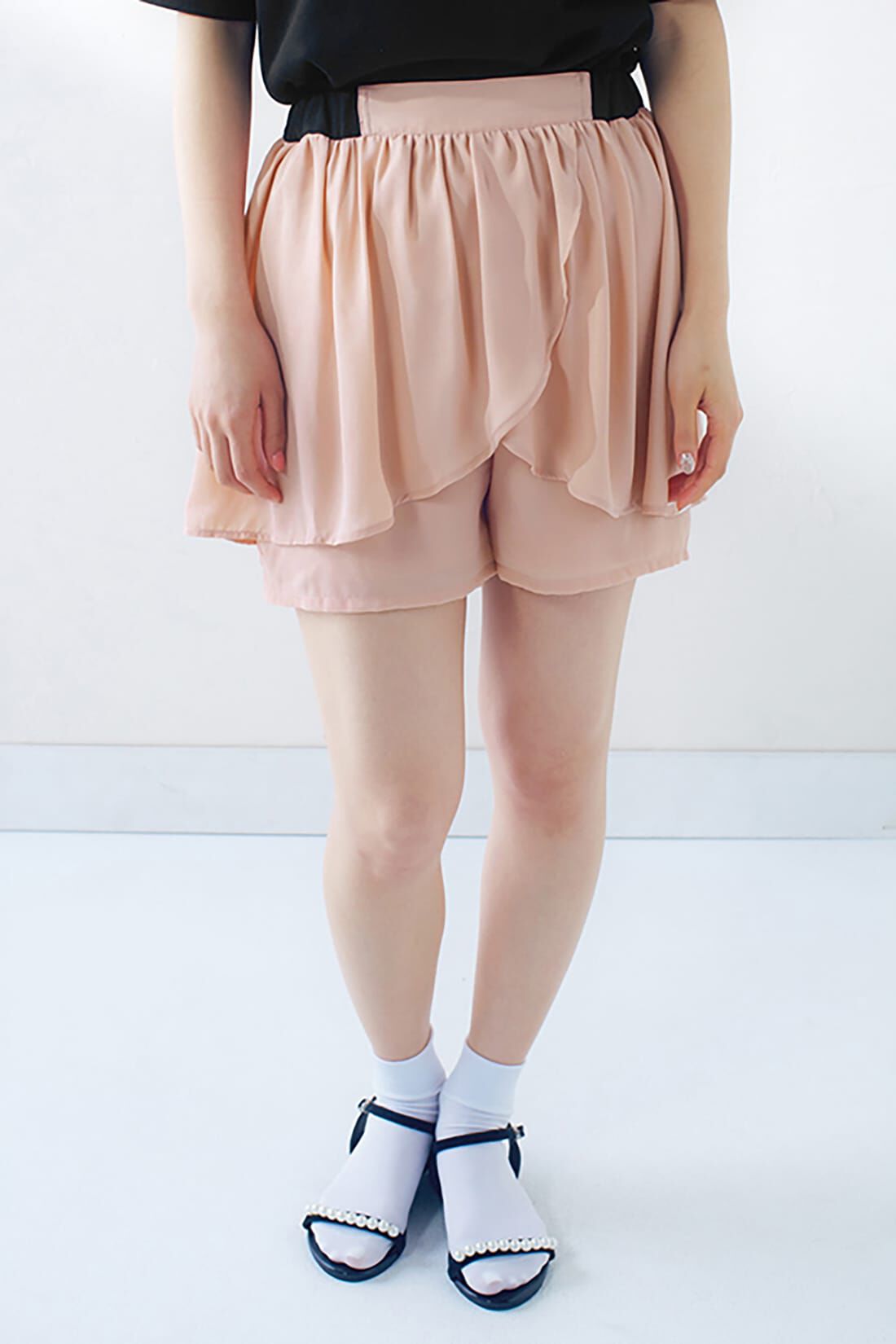 エムトロワ ひらひら花びらみたいなキュロットパンツ〈ピンクベージュ