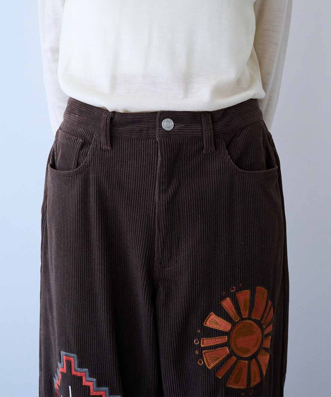 MEDE19F 刺繍をちりばめたコーデュロイパンツ〈ダークブラウン