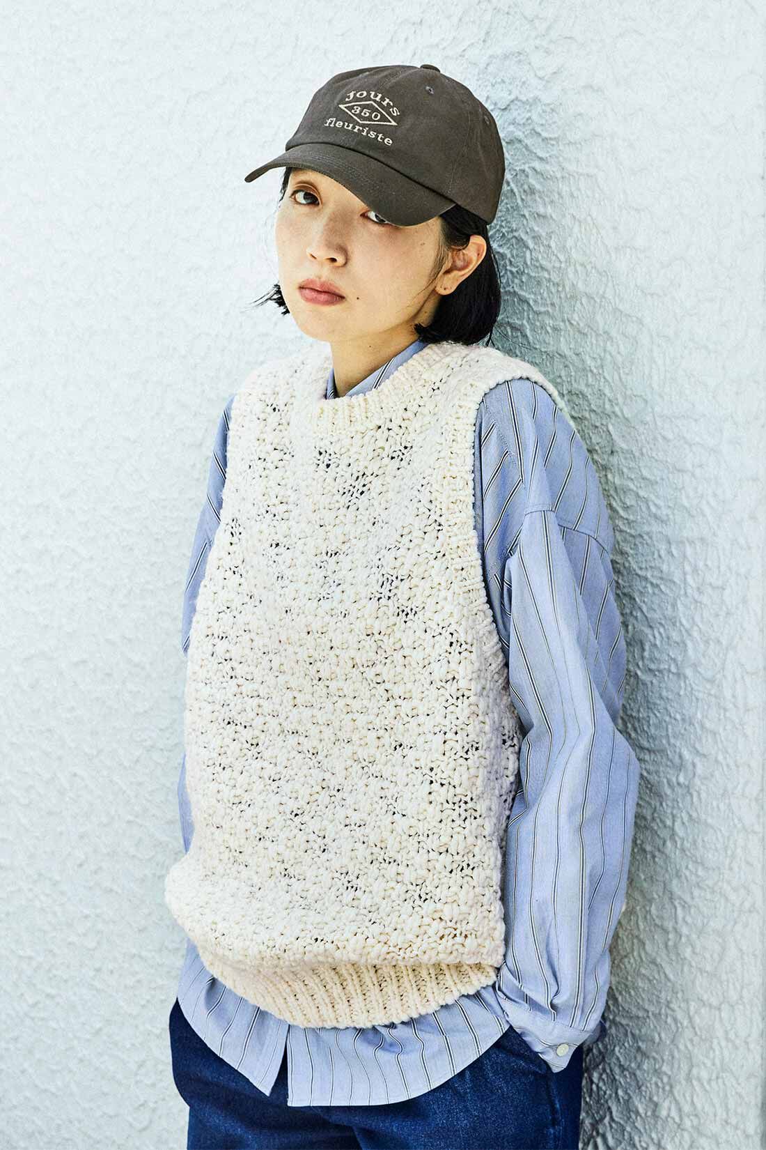 THREE FIFTY STANDARD 編み地にこだわったニットベスト〈オフホワイト