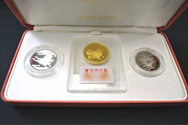皇太子殿下御成婚記念プルーフ貨幣の金銀銅セットの種類や特徴、買取額