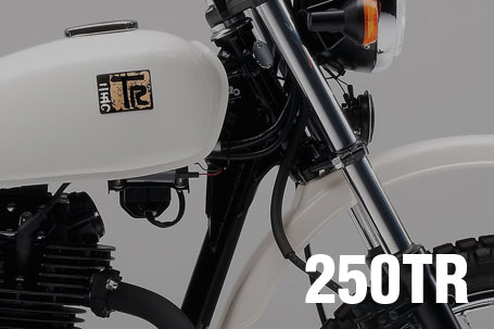 250TR］2012年モデルは新色イエローと漢字ロゴを採用したホワイトの2色