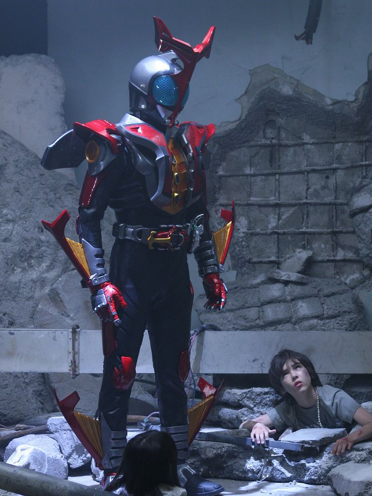 仮面ライダーカブト ハイパーフォーム | 仮面ライダー図鑑 | 東映
