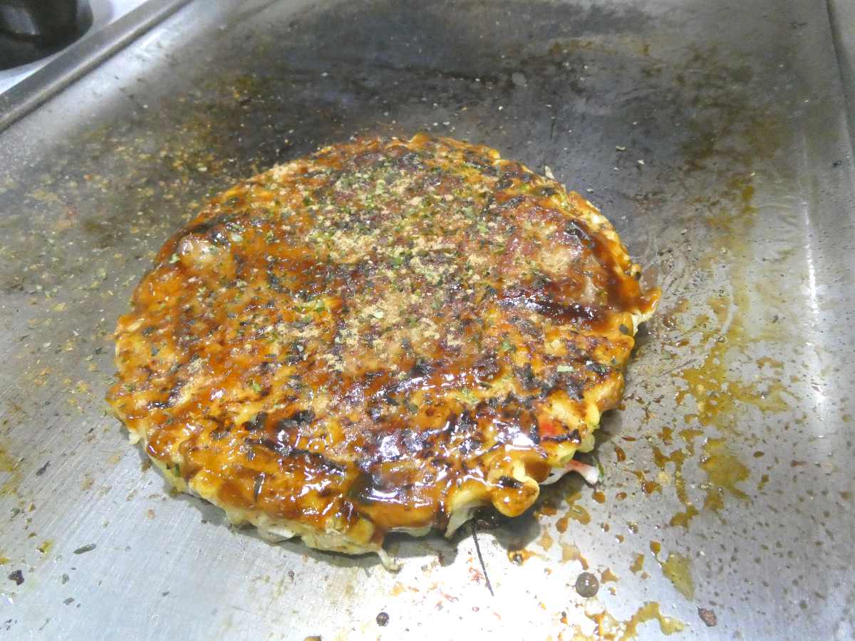 光り輝く鉄板で具だくさんの「焼きそば」を実食！尼崎にある創業60年