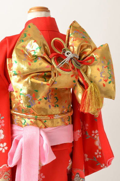 七歳祝着［赤地の御所車模様］｜着物レンタルあき (来店着付け無料