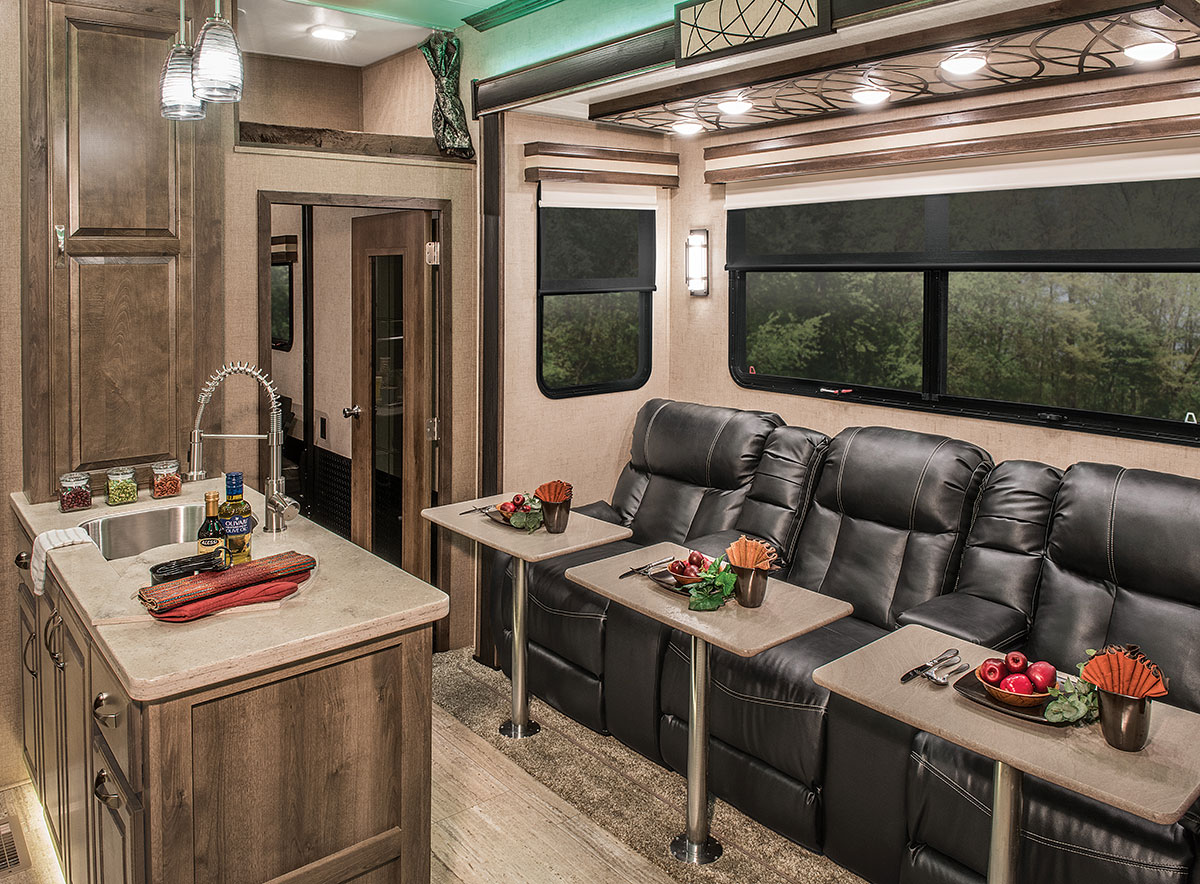 2016 Venom V3311TQ Luxury Fifth Wheel Toy Hauler | KZ RV