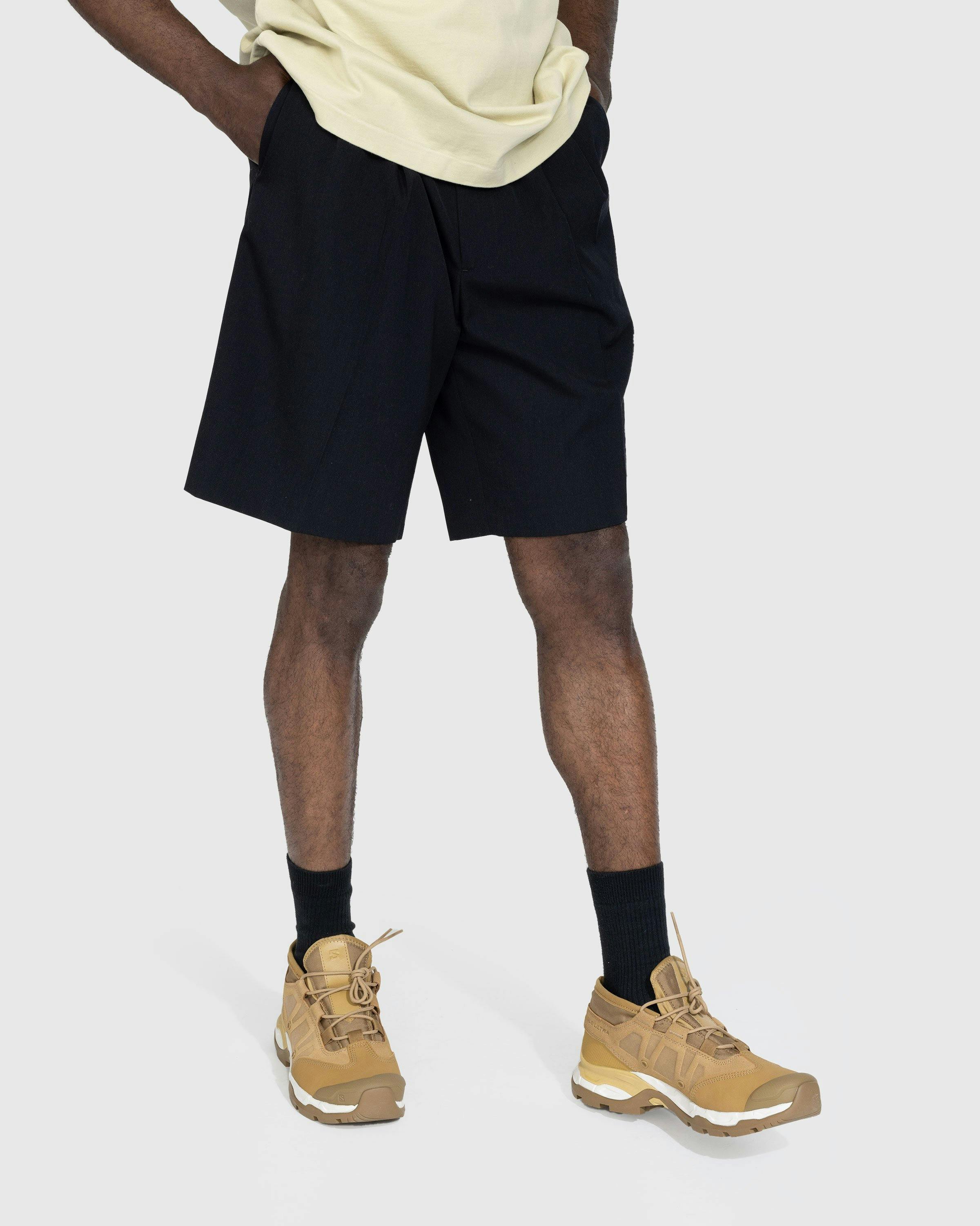 Auralee – Light Wool Max Gabardine Shorts Black