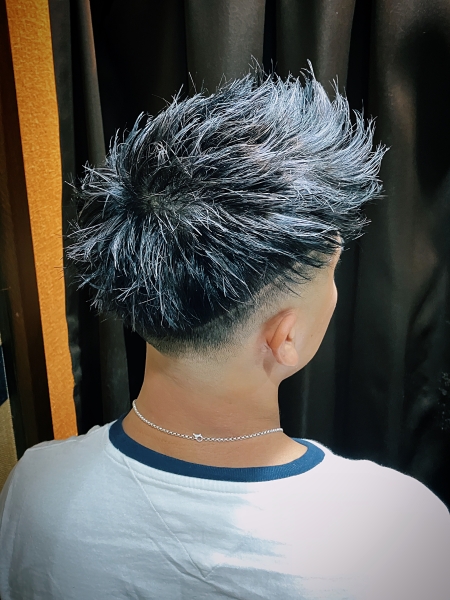 シルバーメッシュ×ジェットフェード｜ヘアカタログ｜|高級理容室 床屋