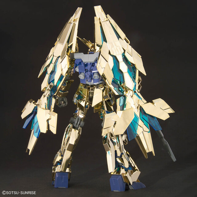 約2万円の「HG フェネクス（ゴールド/シルバーメッキ仕様セット）」が