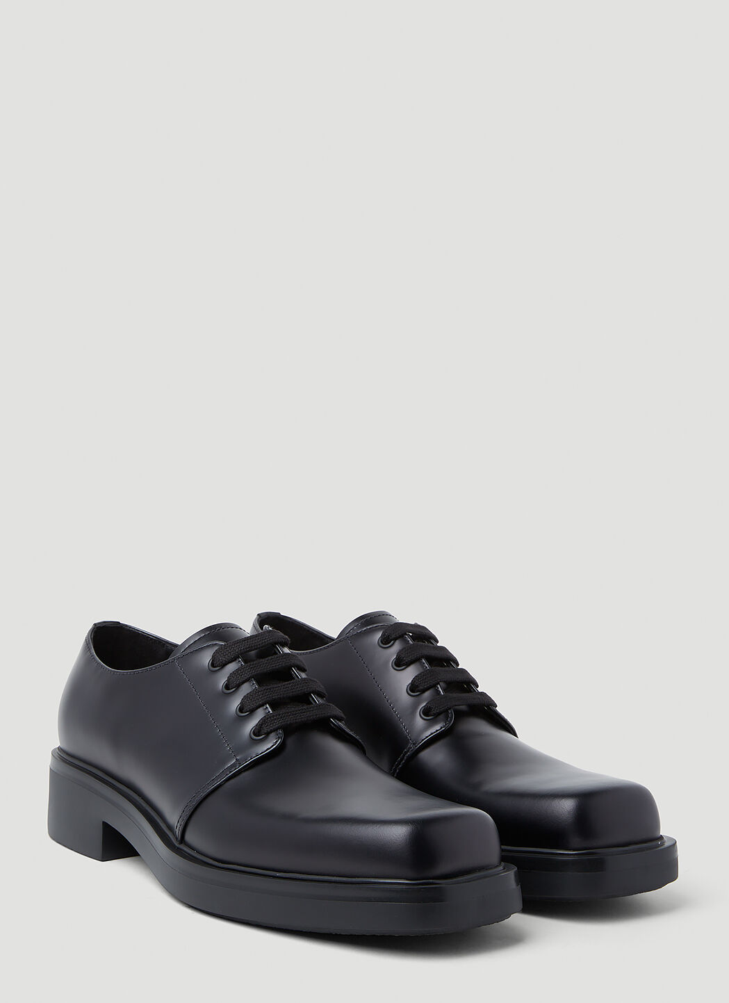 Prada メンズ ブラッシュドレザー ダービーシューズ の ブラック | LN-CC®