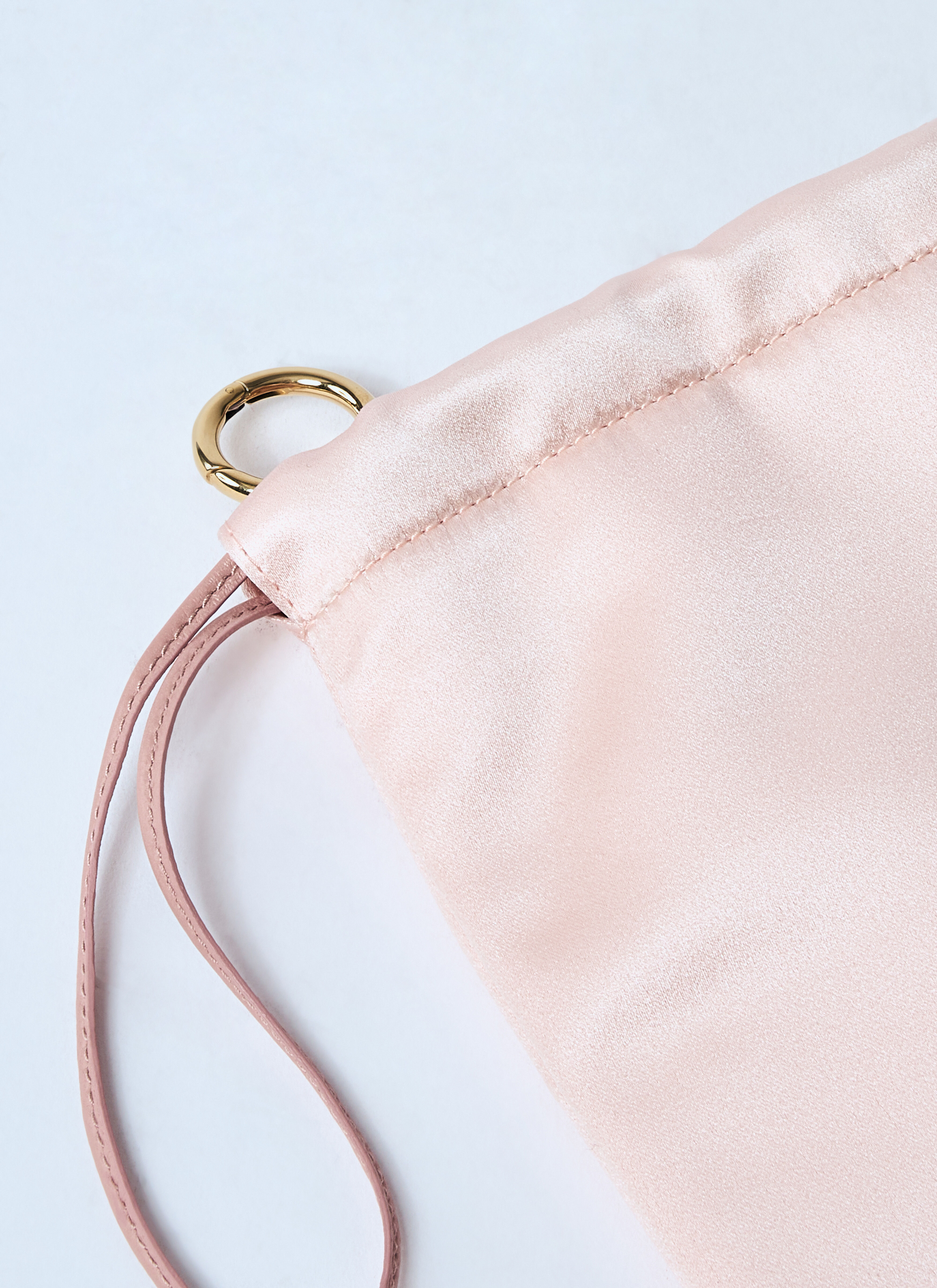 Miu Miu Satin Pouch en Pink pour femme | LN-CC®