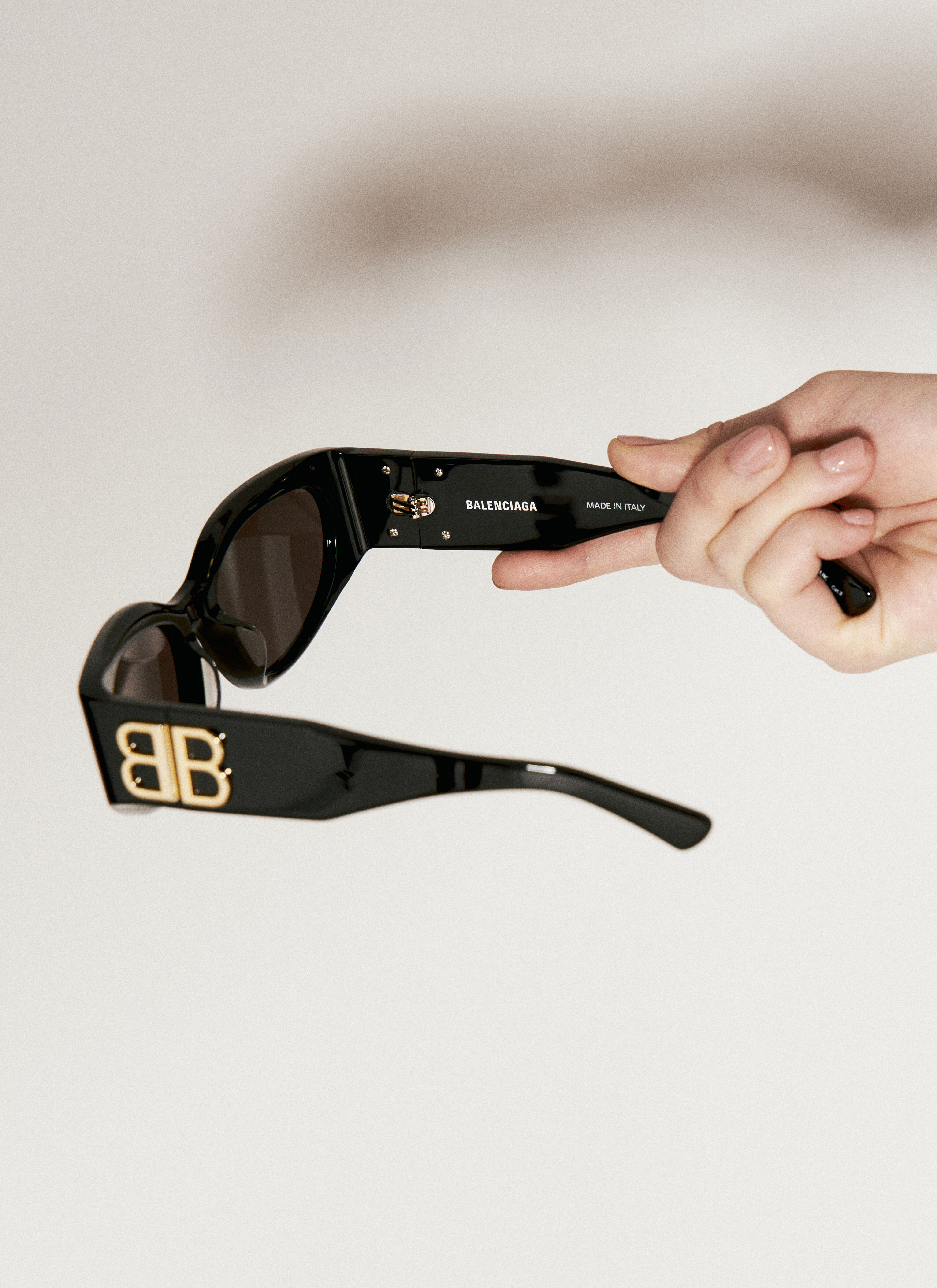 Balenciaga Women's' Bossy Round Sunglasses in Black | LN-CC®
