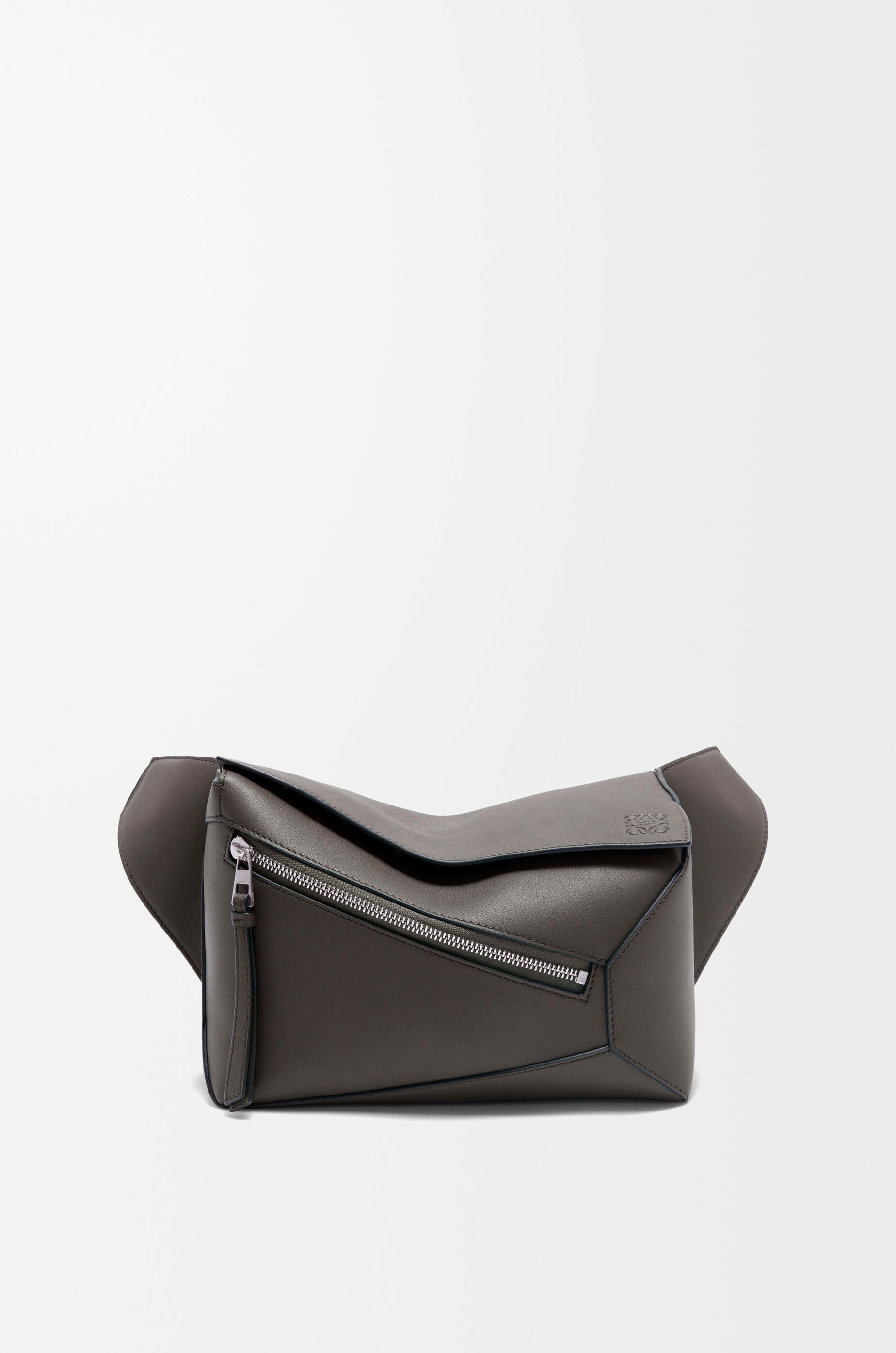 パズル バムバッグ スモール（クラシックカーフ） ブラック - LOEWE