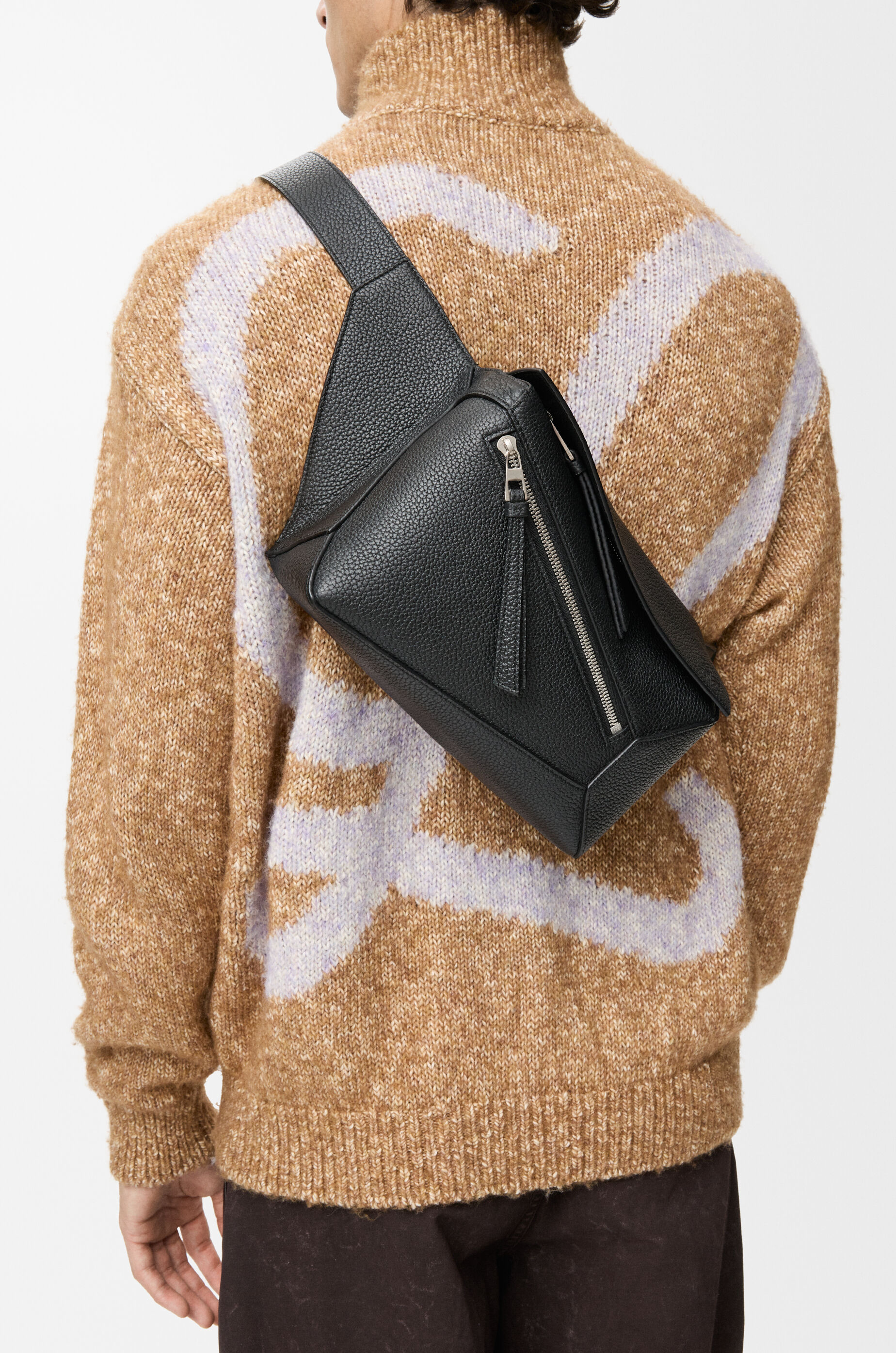 パズル バムバッグ スモール（クラシックカーフ） ブラック - LOEWE