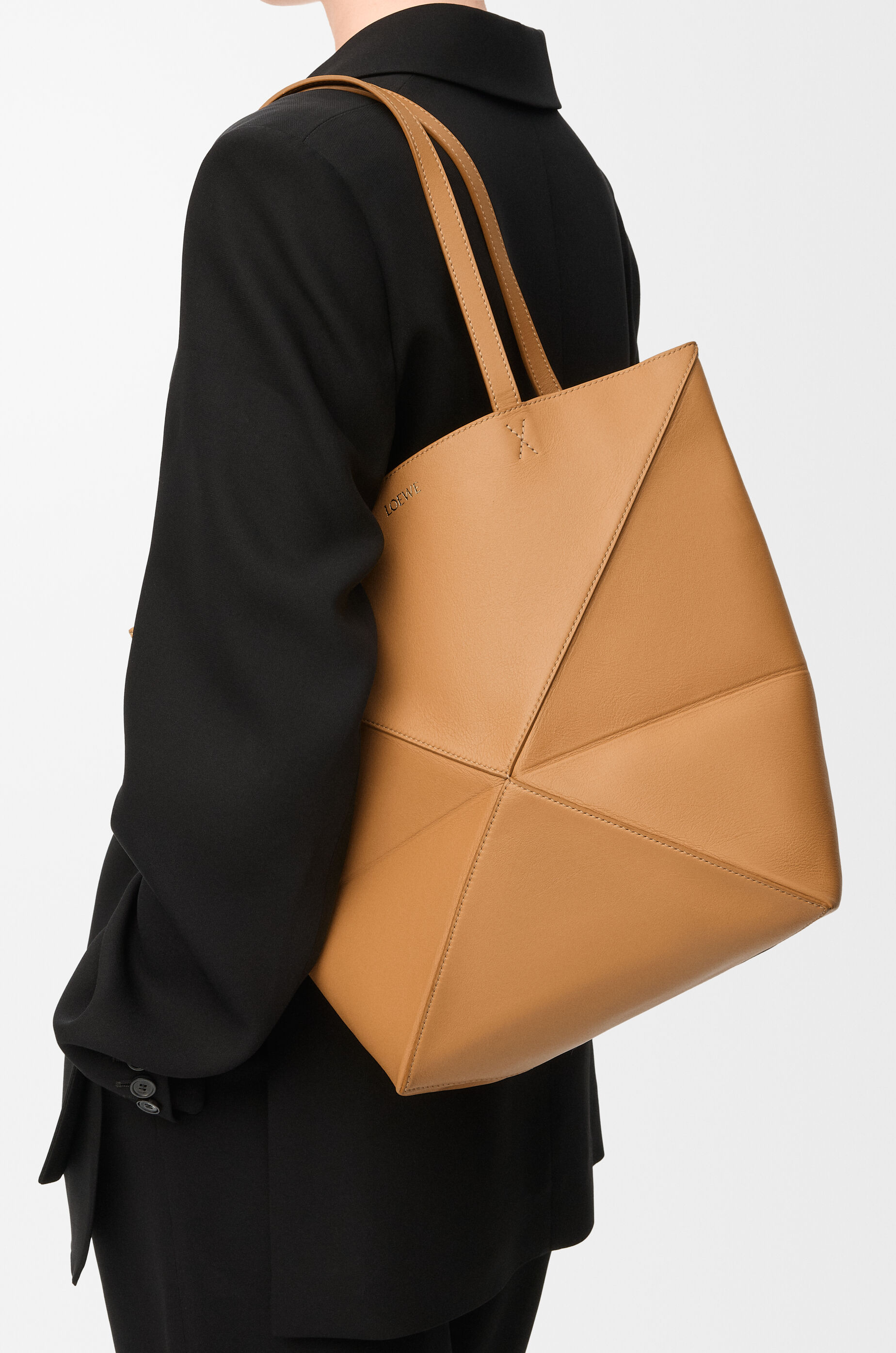 パズルフォルド トート （シャイニーカーフ） ベージュ - LOEWE Japan