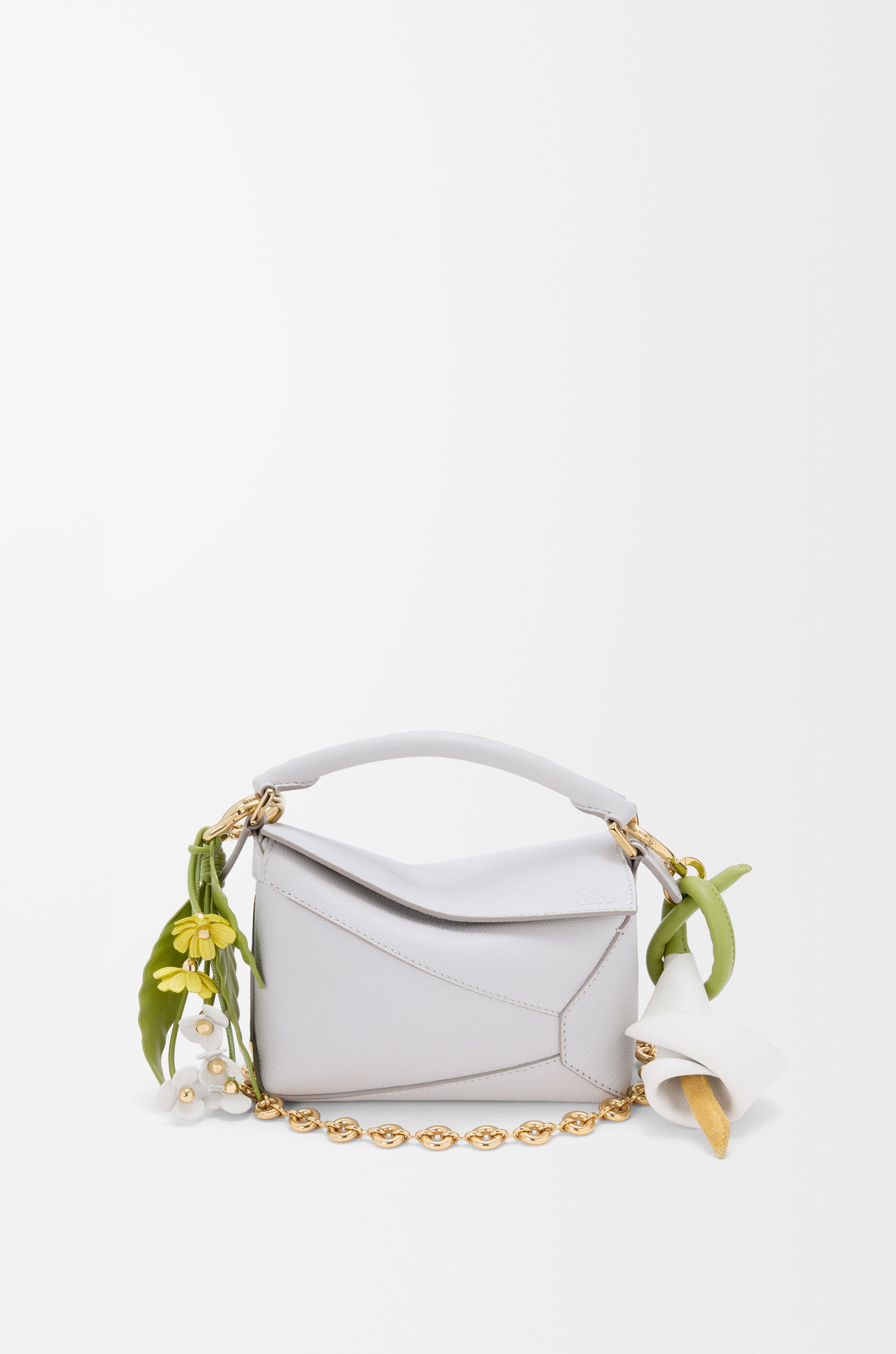 Strawberry flower charm in classic calfskin Green - LOEWE USA