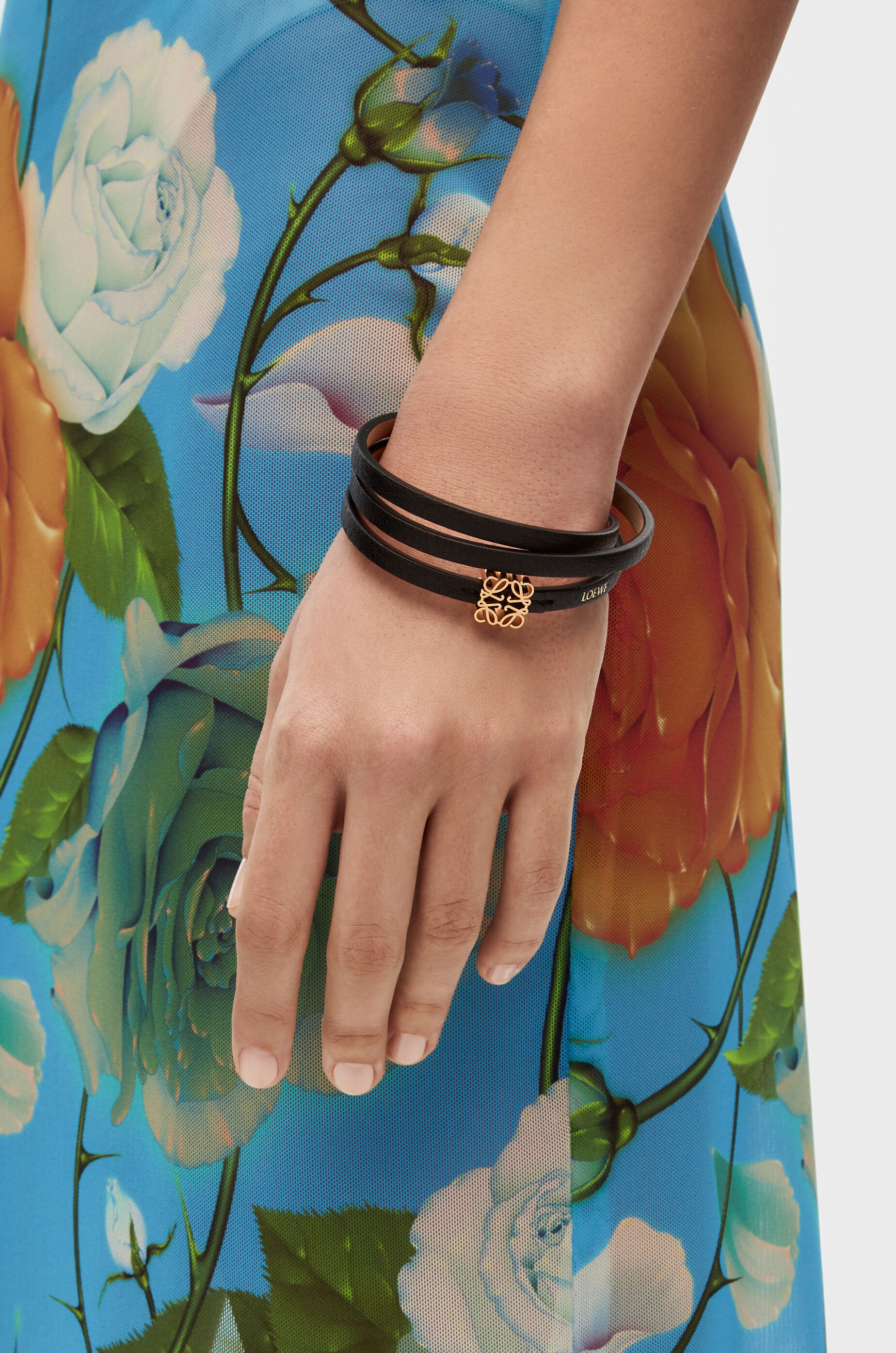 ツイスト バングル（カーフ） ブラック - LOEWE Japan official website