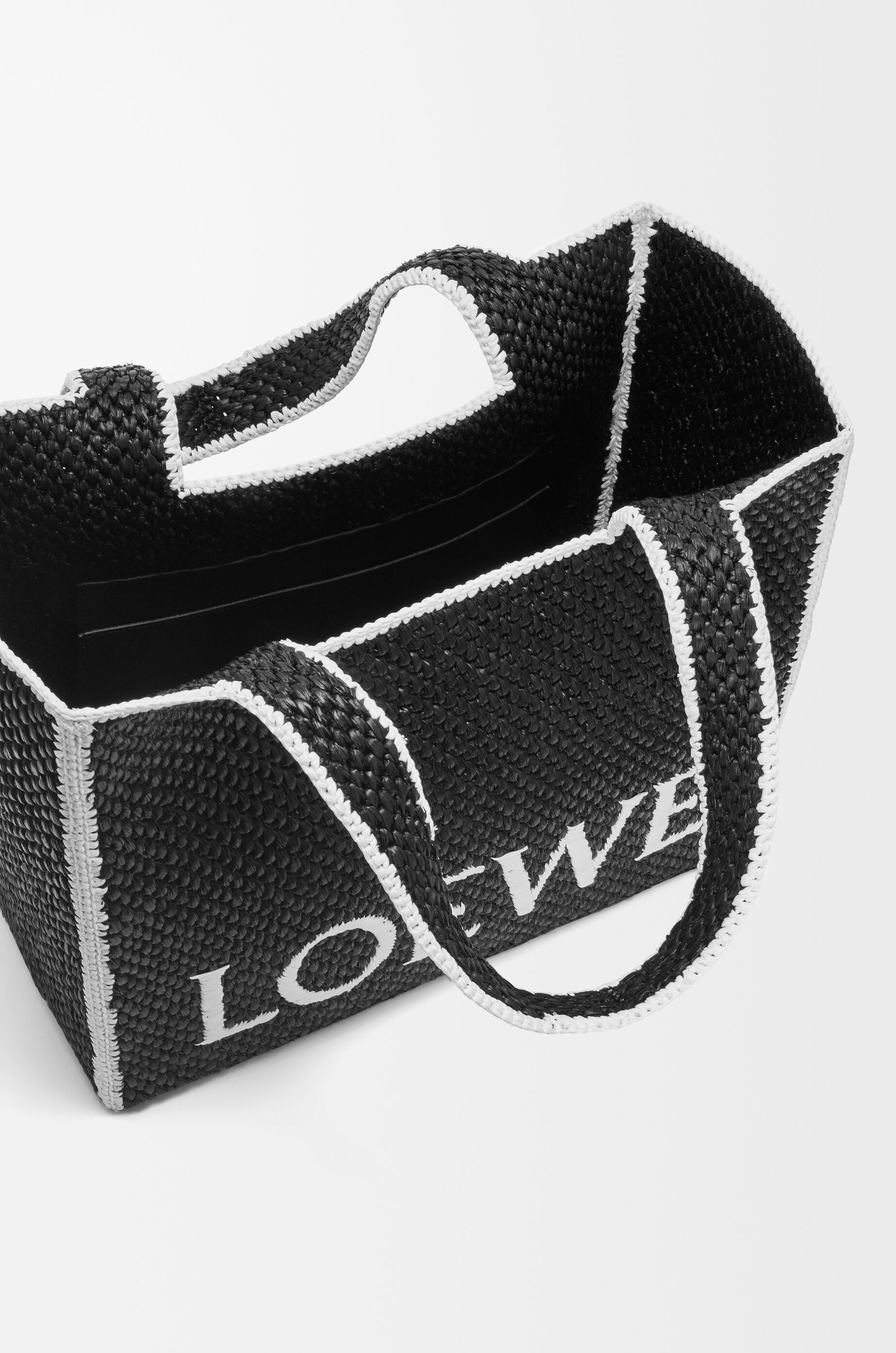 ロエベフォント トート ラージ（ラフィア） ブラック - LOEWE Japan